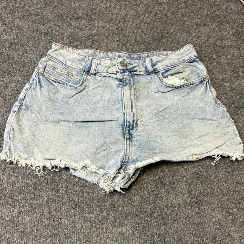H&M Denim Shorts Womens Size 28 Light Blue High Waisted Frayed Hem Cutoff Casual
